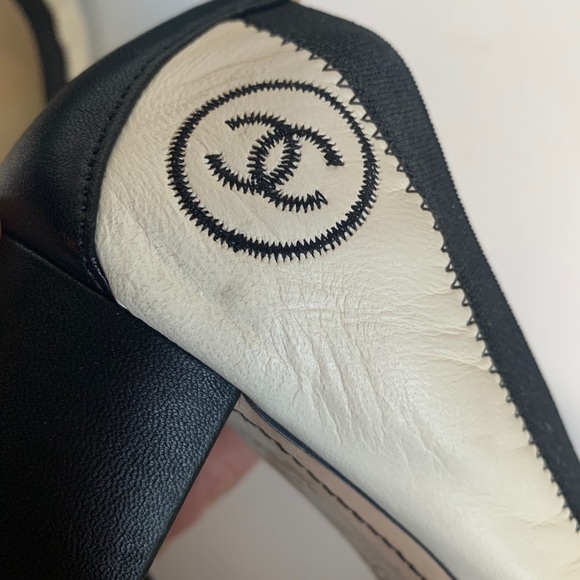 CHANEL Lambskin Patent CC Elastic Stretch Pumps - Picture 5 of 11